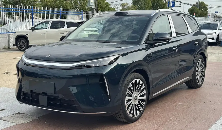 El BYD Tang EV de tercera generación llega a los concesionarios con 691 CV y suspensión neumática de doble cámara