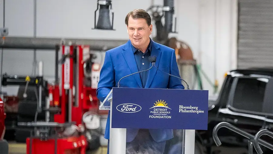 Jim Farley, CEO de Ford, pone en jaque a BYD: "Nuestros motores eléctricos son un 30% más eficientes que los suyos"