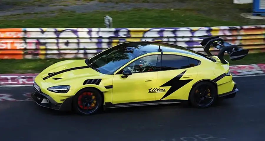 El nuevo Xiaomi SU7 Ultra rueda en Nürburgring con matrícula de Múnich y aerodinámica de circuito revisada