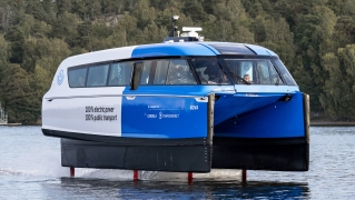 Para sustituir a los diésel, compra 20 barcos eléctricos que 'vuelan' sobre el agua para recorrer 74 km diarios con 30 pasajeros