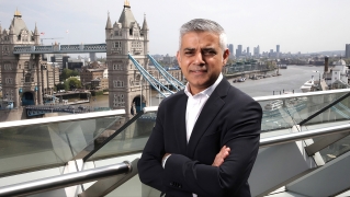 El alcalde de Londres declara la guerra a los SUV: asegura que estos vehículos, incluidos los eléctricos, destrozan las carreteras