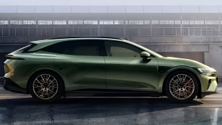 A punto de llegar a España, los primos chinos de Volvo presentan dos coches eléctricos por 24.300 € con 905 km de autonomía