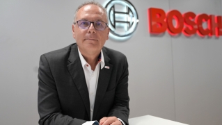 La descarbonización no puede esperar: electrificación, hibridación y combustibles renovables… la combinación idónea para una movilidad sin emisiones